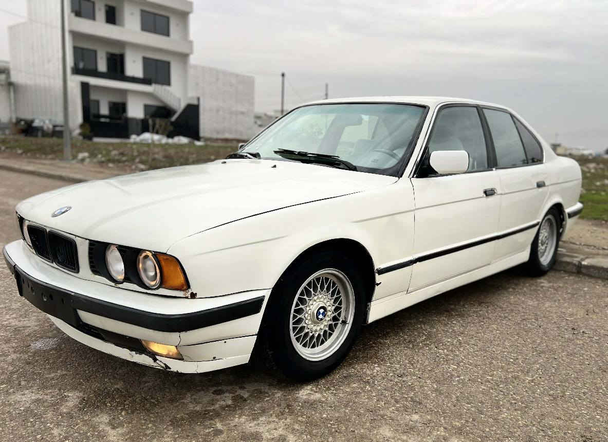 Bmwبؤ فرؤشتن مؤديل ١٩٩٤ 525 گيرعادي گيرو مه كينه ي به شه رت فيته ر دوجام كاره با تاقم لايتم تازه گؤريوه  مه زبوته  ئارم پلاستيك هه ولير به شه رت ئارموو ئه وه ليات موس و براوه به شه رت بئ نوقسانيه و مالى دؤسته سعرى ٤٦ وه ره قه و معامه له بؤ زانيارى زياتر ژ.م واساب فايبه ر *********** شربازهير, السليمانية
