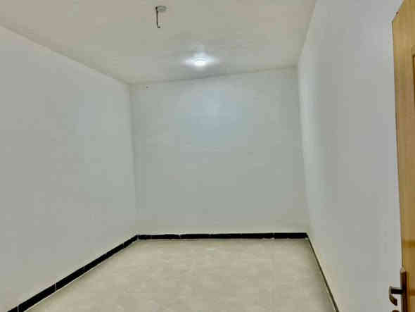 يالله #يعلن_مكتب_ألامين_للعقار 🏦
بيت للبيع طابو زراعي سند 25 في النجف –

مقابيل ملحق  قرية الغدير   🏡
الاتصال ***********واتساب 

📏 المساحة: 150  متر 
💰 السعر:💲 56 مليون (قابل للتفاوض)
🏗️ البناء: طابوك 
🏠 الأساس والسقف: صب  كونكريت

مواصفات البيت:
✅ غرفه نوم 🛏️
✅ صالة 🛋️
✅ مطبخ 🍽️
✅ صحيات 🚿
✅استقبال 
عنوان مكتب ألامين عمود 301 
***********
