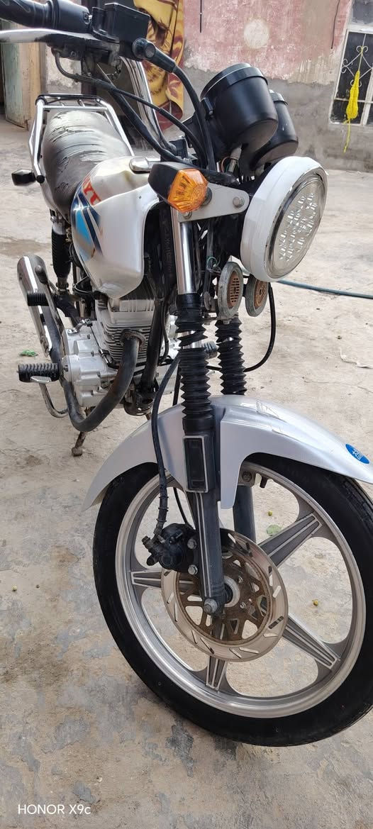 السلام عليكم دراجه للبيع دايوان عضم مديل 2018 مكفوله من عده هاي الطعجه البل تانكي كهربايات كله شغاله الدراجه حلوه كلشي ماعايزه السعر 750 
مكلف بل نشر هاذه حساب راعيه ابو فاطمة الجنابي


**إذا كنت صاحب هذا الإعلان وتريد حذفه لأي سبب، رجاءا أرسل رسالة إلى الدعم الفني**