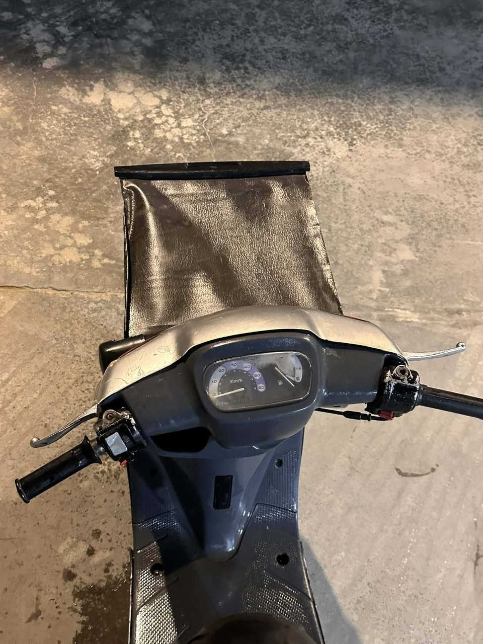 دراجه منغولي نظافة ٨٠٪؜ كفرات بلادية والكابريته بلادي كلهه شغاله كهربائيات
نص هندر تشتغل للبيع ب ٢٧٥ وبيهه مجال قليل 

مكاني حي العسكري كربلاء 

***********
