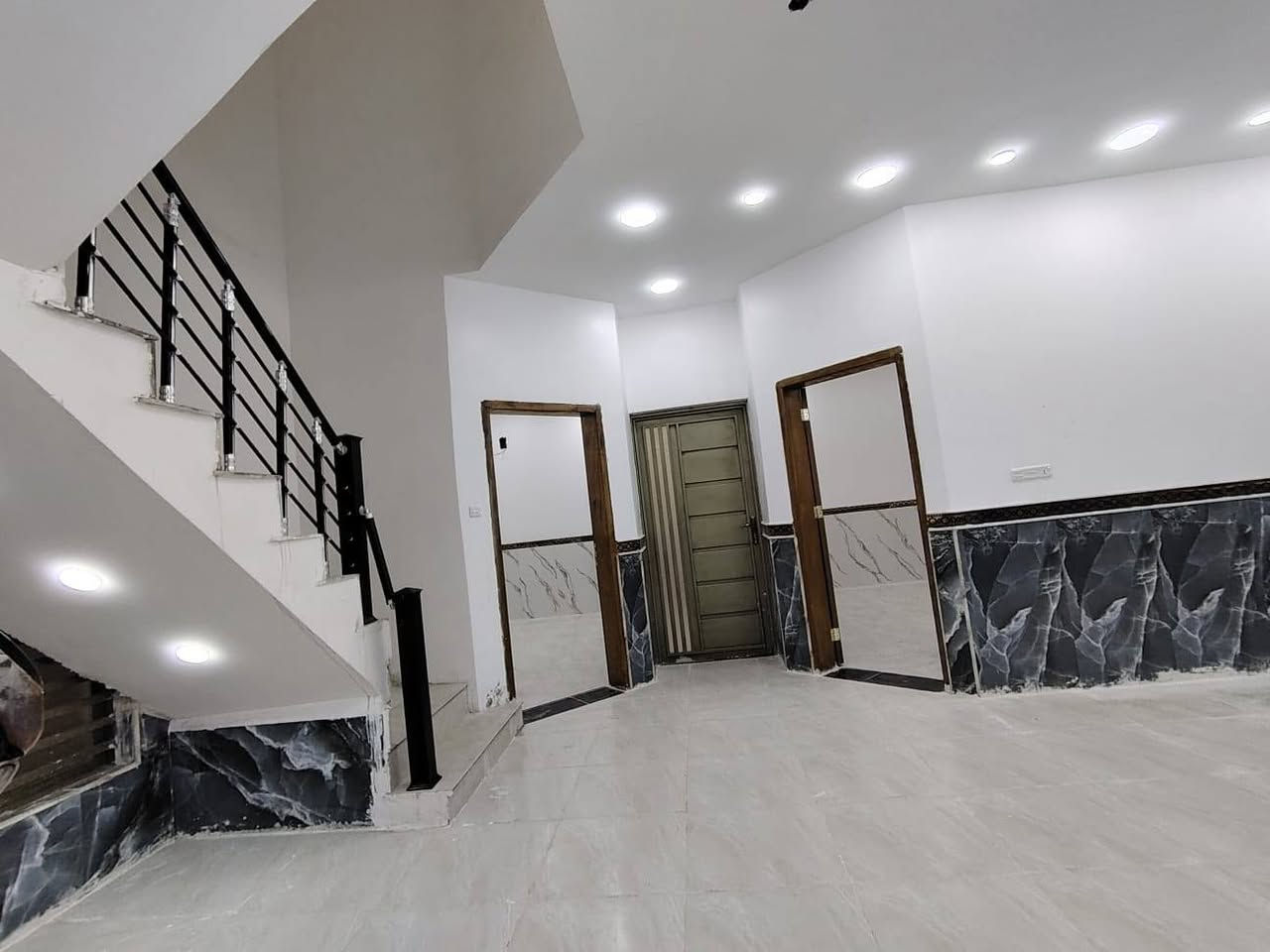 #يالله 
بيت للبيع 
مساحته 200 متر بناء حديث

البيت جاهز للسكن 

#العنوان" الماجديه سيد عاشور قرب ثانوية  للبنات ومقابيل باب المرقد سيد عاشور  

السعر 180 وبيه مجال للشراي 

الاتصال ع الارقام التاليه أو مراسلتنا عبره الواتساب 
***********
***********

#ملاحظه" لدينا جميع البيوت والقطع الأراضي بأسعار مناسبه 

#وجاهزين لعرض عقاركم عندنا
