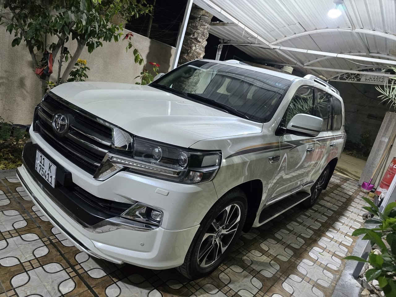 للبيع لاندكروز موديل 2020 ساز  

جديدة بمعنى كلمة اسبيرها منازل اللون ابيض صدفي رقم بغداد بسمي سنويه 2030

محرك 4000

V6

فول موصفات 1/1

بصمه تشغيل 

5 بصمه أبواب لمس 

تشغيل عن بعد 

فتحه سلايت

كشنات ثنين كهرباء 

كشنات جلد 

8ايرباك 

زراكات 

مري شفط 

شاشات خلفيه 

مطفايه حريق 

جنطه شفط 

عداد لكزز 

ثلاث قطع تبريد 

حساس امامي 

حساس خلفي  

وباقي موصفات ساز معروفه 

ماشيه 84ألف حقيقي 

ابيع على السونار بيها جاملغ وباب  والباقي مكفوله كفاله 

بيع او مراوس حسب القناعه 

الاستفسار اتصل على الرقم  ‭ ‭

***********

واتساوب متواجد 

مكان بابل
