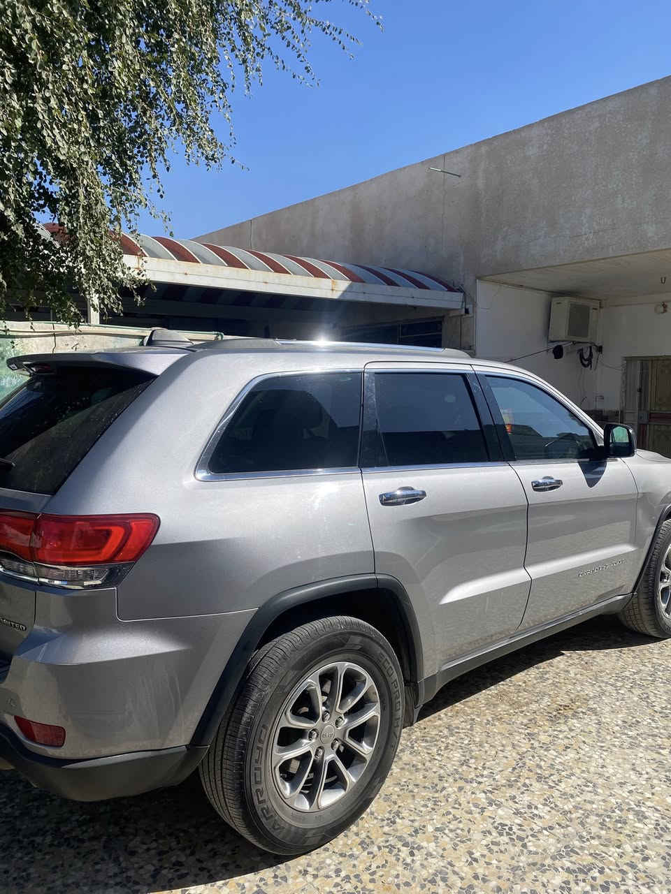 سلام عليكم جيب لاريدو 2016متومه طبق الاصل اربيل كصتين السياره
السعر 84وبيه مجال رقم التلفون***********
بل كارتون فول مواصفات مزوعه لمتدد 
1.صندوك كهربائي يصعد وينزل 
2.كشنات جلد تدفئه+تبريد 
3شاشه جبيره 
4.مكينه بل كارتون 3.600
5.لايت زنون يسوي الشارع نهار 
6.رادار امامي خلفي  
السياره مابيه نقص برغي مال جناي يشهد الله حته بطاين هستوني مشتريهن بعدني ماشادهن بصندوك
