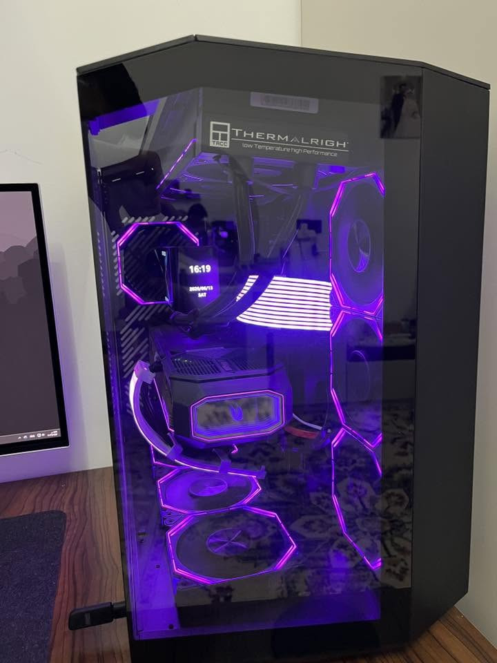 السلام عليكم 
تجميعه للبيع مواصفاتها بالصوره الوصول موجوده بيها ضمان خير من الله 
كرت الشاشه zotac 5070ti 16G infinity 
المواصفات تدعم ال4K
السعر 4 ملايين مكاني بغداد
تواصل واتساب ***********
