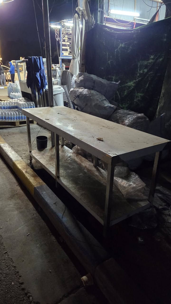 ميز سل ستيل 200×70 منقلة 200×25
استعمال اسبوعين 
 للبيع 
***********
