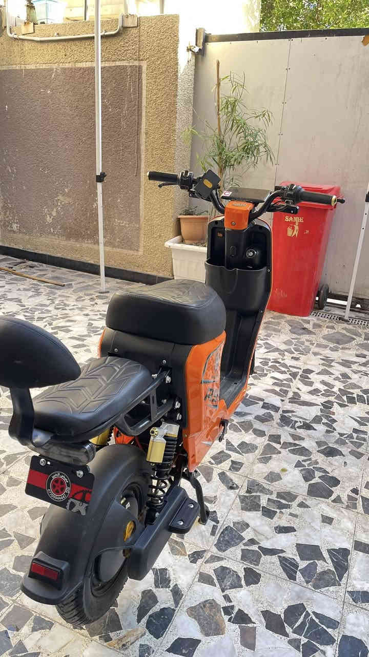 (سلام عليكم ) دراجه شحن R9 2025 آخر إصدار
1- ملف 2000واط 
2- لد زنون عالي ناصي 
3- شركه ويلي 
4- أربع 4 سرع او نمر 
5- اشاير يمنه يسرى ودبل إشاره 
6- بيها بك R 
7- 5 بطاريات كبيره 
8- سرعتها (109) الحقيقي (60) تقريبا 
ملاحظه (فقط الشاشه السرعه عطلانه وسعرها هيه والشد 25 ) 
العنوان بغداد جكوك (***********) 
السعر (500) الف وبيها مجال الطيبين
