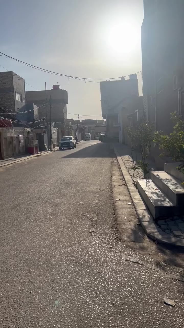 السلام عليكم
بيت حي المكرمه قرب السوك منطقه جدا راقيه
المساحه ١٠٠ متر. 
طابقين شيلمان بناء نضيف جدا
الطابق الارضي غرفه استقبال مطبخ وصحيات
الطابق الثاني ٢ غرف نوم وصحيات
للبيع فقط
للاستفسار

***********
