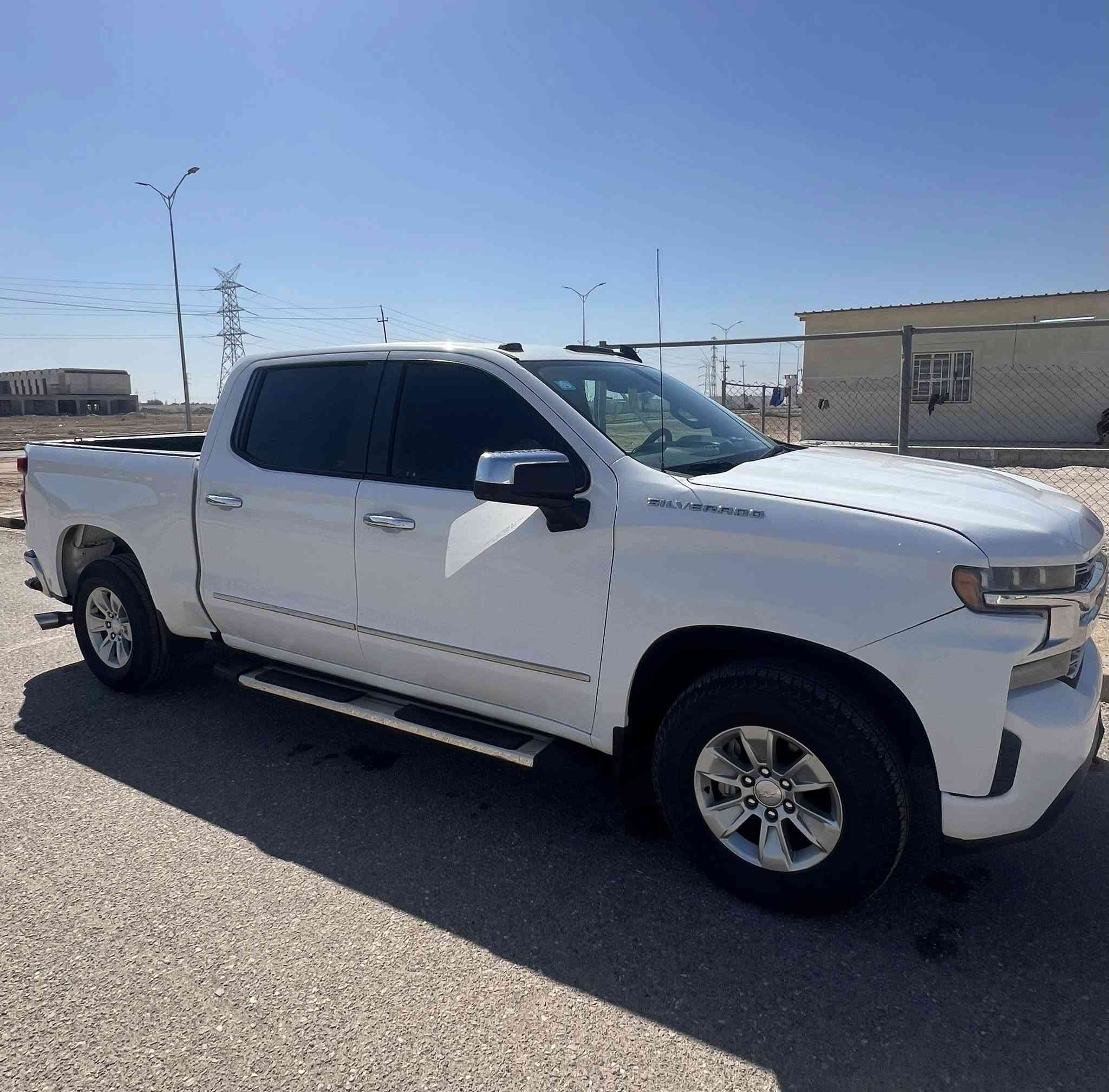 سلفرادو 20 للبيع نضيفه  مكينه 8 سلندر حادثها بنيد عنوان السيارا بصره رقم بصره السعر 225 
***********
