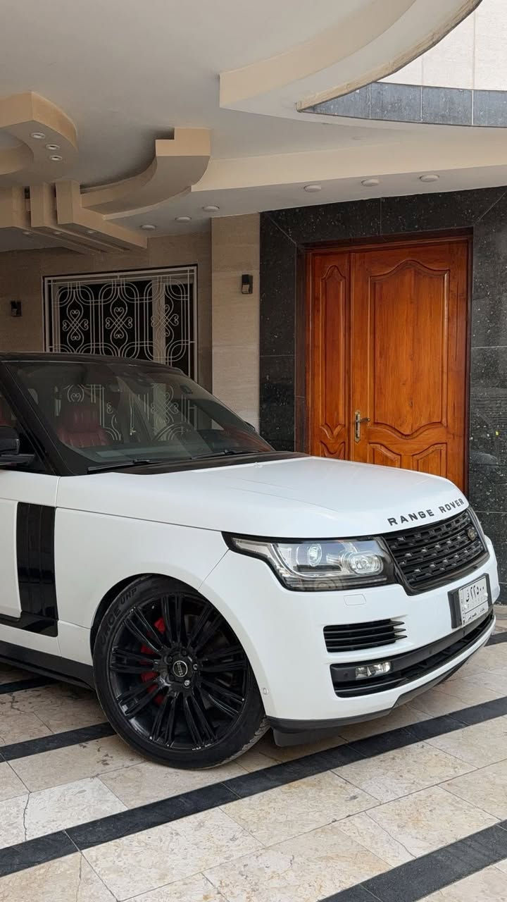 السلام عليكم 
للبيع أو مراوس
رانج روڤر ڤوگ 2017 أوتو 
وكالة سردار كفالة عامة من كلشي 
صبغ وتبديل وشخط كفالة المكينة والسوبر والگير
ماشيه 77 ألف كيلو فقط سياره نضيفة إلى درجه 
مواصفات الرانج ماتنكتب ولا تعد 
اي نقص مابيها السياره 
مكانها بغداد شارع فلسطين
للأستفسار عن السعر:***********
