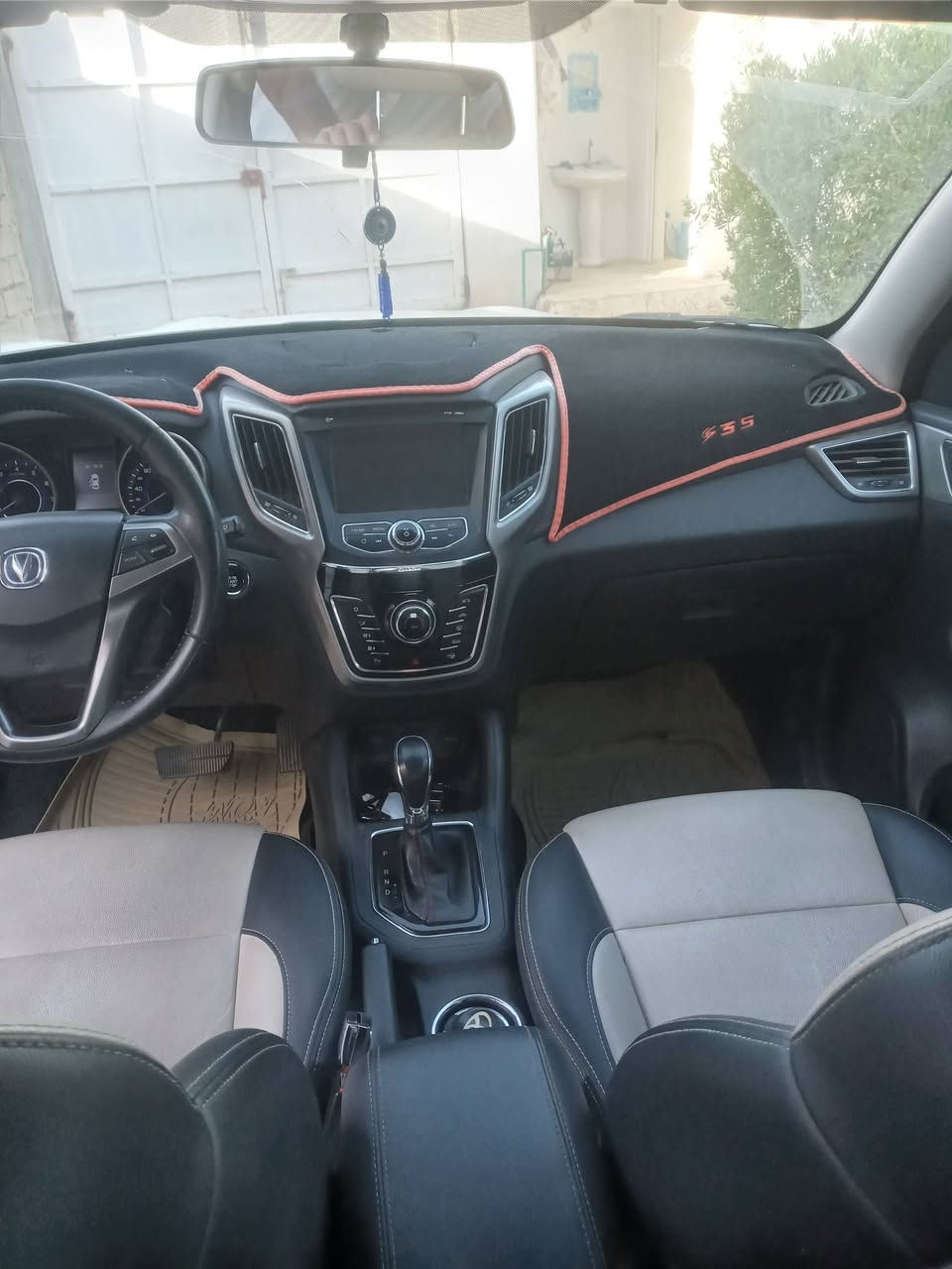 السلام عليكم 
شانجان cs  35  
٢٠١٩ اربيل هزة وسنوية ٢٠٢٩
باسمي تحويل مباشر 
ماشية ١٠٠٢٢٢
فول كهربائي كمرات جانبي وخلفي وحساسات ١٢ امامي وجانبي وخلفي اشير بالمري تنتى + نظام اوتو بارك تدفئة وتبريد خير من الله تشغيل بصمة  
مكفولة من الضربة والحادث عدى تعديل بسيط باب السكن الخلفي والباقي جدام العين 
السعر ١٢٢ $ 
 للاتصال ***********
