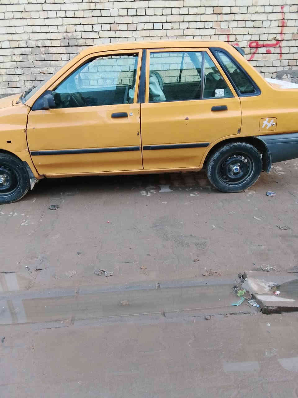 سلام عليكم شباب سايبه لبيع موديل 11 بيه جاملغ أمامي جهه سائق مبدل تبريد عطلان كير محرك خير من الله سعر 22 
***********
