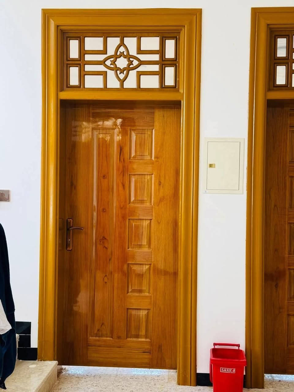 السلام عليكم اشتغل اكافت البوب وابنسب الاسعار باب مشدود وكامل ومصبوغ معه صبغ جرجوبه سعر١٠٠
*********** واتساب
