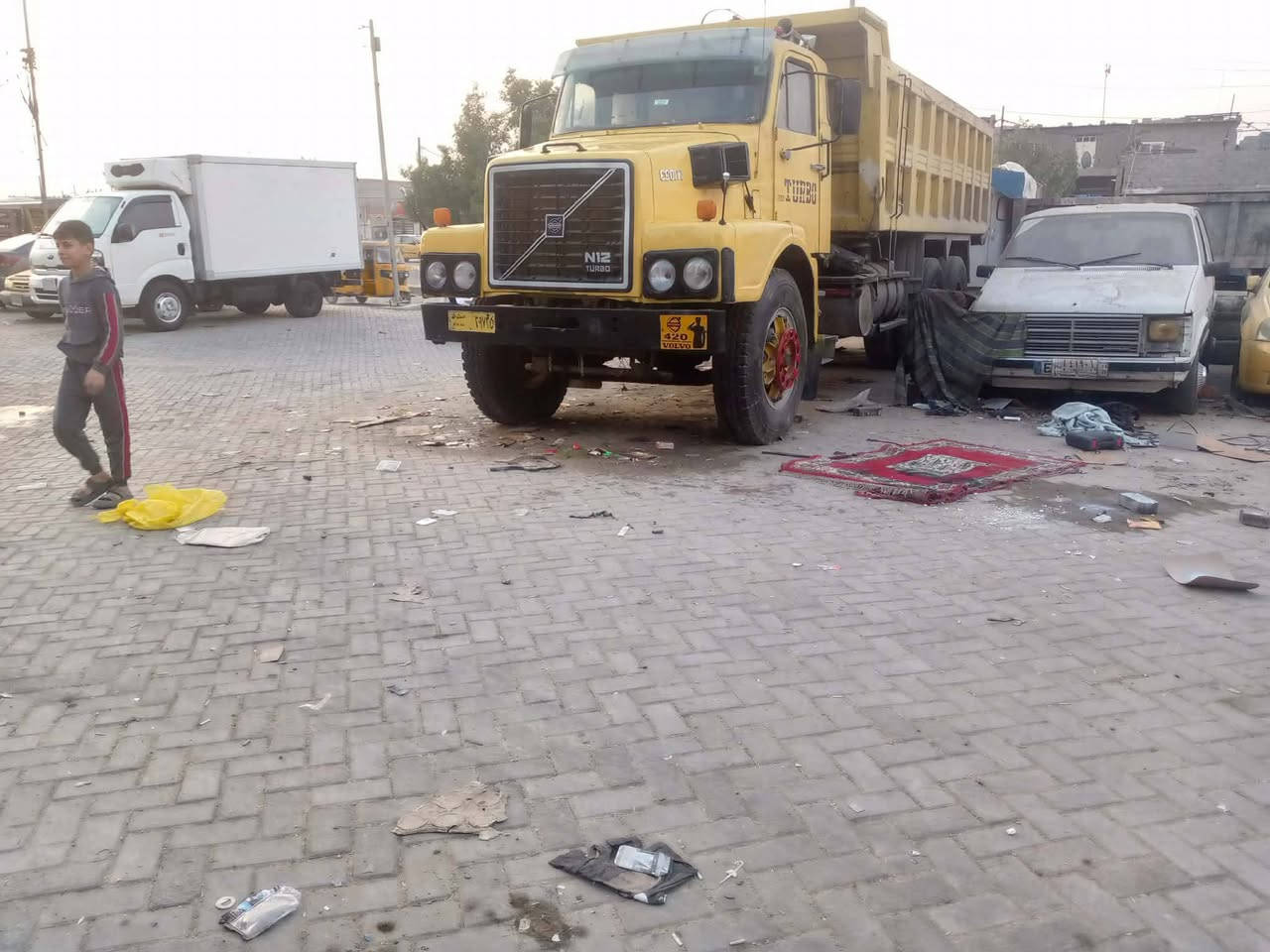 السلام عليكم فالفو 82 مكينة مجفتة جديد تايرات نص عمر الكدام جديد بلادية طويلة بدي جديد ***********
