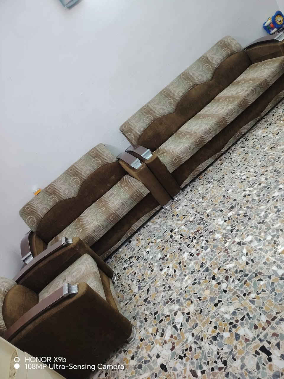 السلام عليكم للبيع طخم نضيف حيل مابي اي عيب
5 قطع 2 اكبار 2 اصغار 1 وسط
السعر على خاص


**إذا كنت صاحب هذا الإعلان وتريد حذفه لأي سبب، رجاءا أرسل رسالة إلى الدعم الفني**