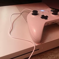 Xbox one s - used - price 100$ اكس بوكس 1s سعر ١٥٠ الف دينار ،،، رقم ت...
