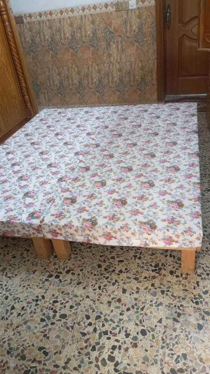 صوميه ركم خشب ام نفر عدد 2 عرض 85سم طول متر و95سم سعر الوحده 40 وبي مجال العنوان بغداد حي الإعلام سوق اميمه  حي الشباب نهايته الشارع فرع ماركت فريش موبايل عراقنا وتساب بي 
*********** 
***********
يوجد توصيل غير مجاني داخل بغداد فقط

