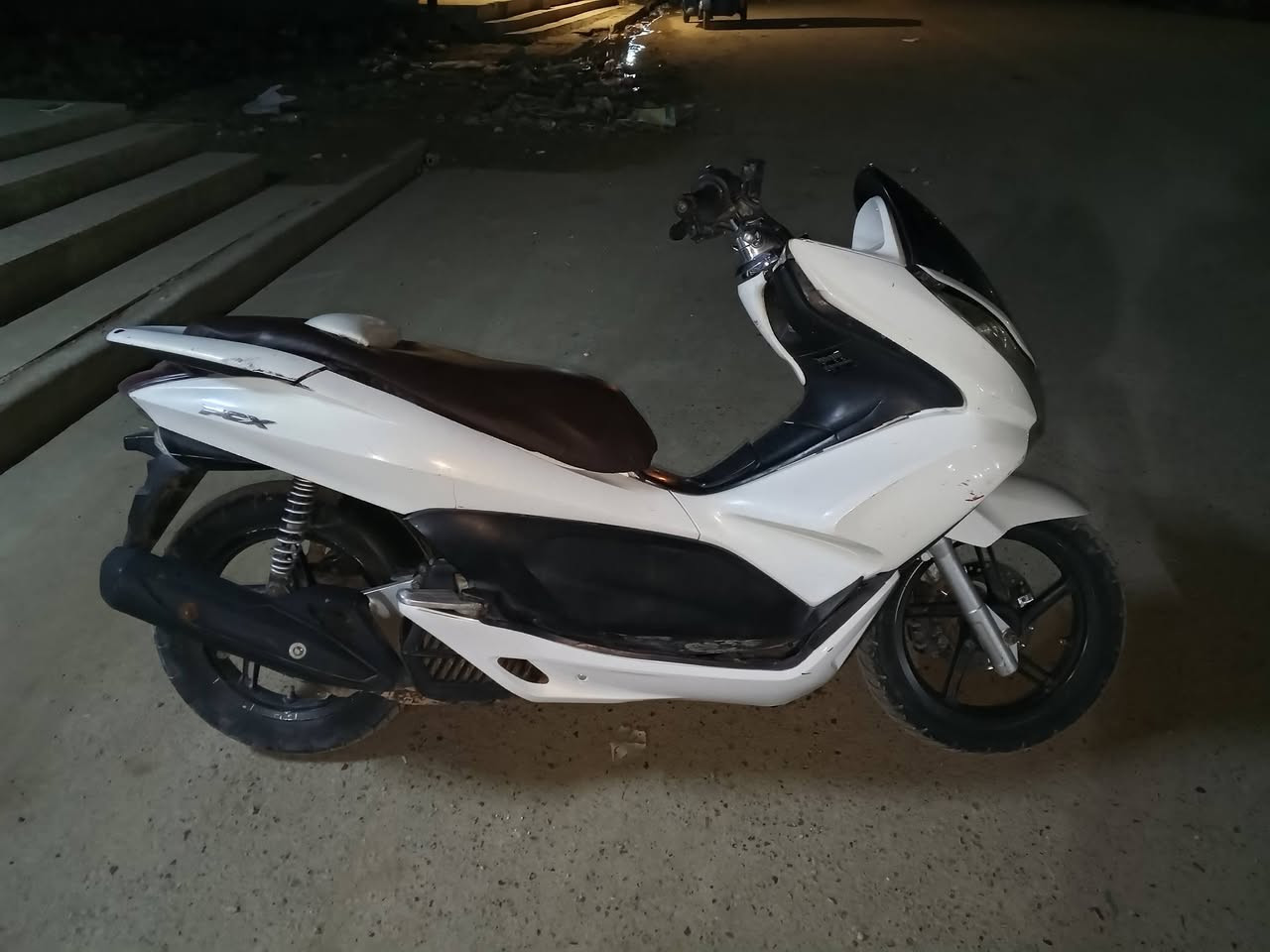 سلام عليكم دراجة بي سي اكس البيع جيل الاول كهربايات شغله كله دراجة كامله  نقص فقط ستان تعليك مكينه ناعمه لا تنقص ولا تبخر تجي تكلب وتشوف العنوان بغداد العبيدي حي الرئاسة السعر 1250وبيه مجال شراي انتصل رقم الهاتف ***********
