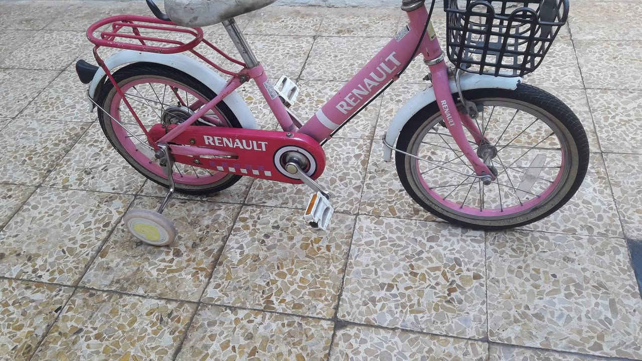 بايسكل بآلة مال شحن حجم ١٦ 
استخدام شخصي نظيف نوع رينو
السعر ٦٠ وبيه مجال
حي الوحدة قرب المجسر 
للتواصل على الخاص 
أو 
الاتصال ***********
