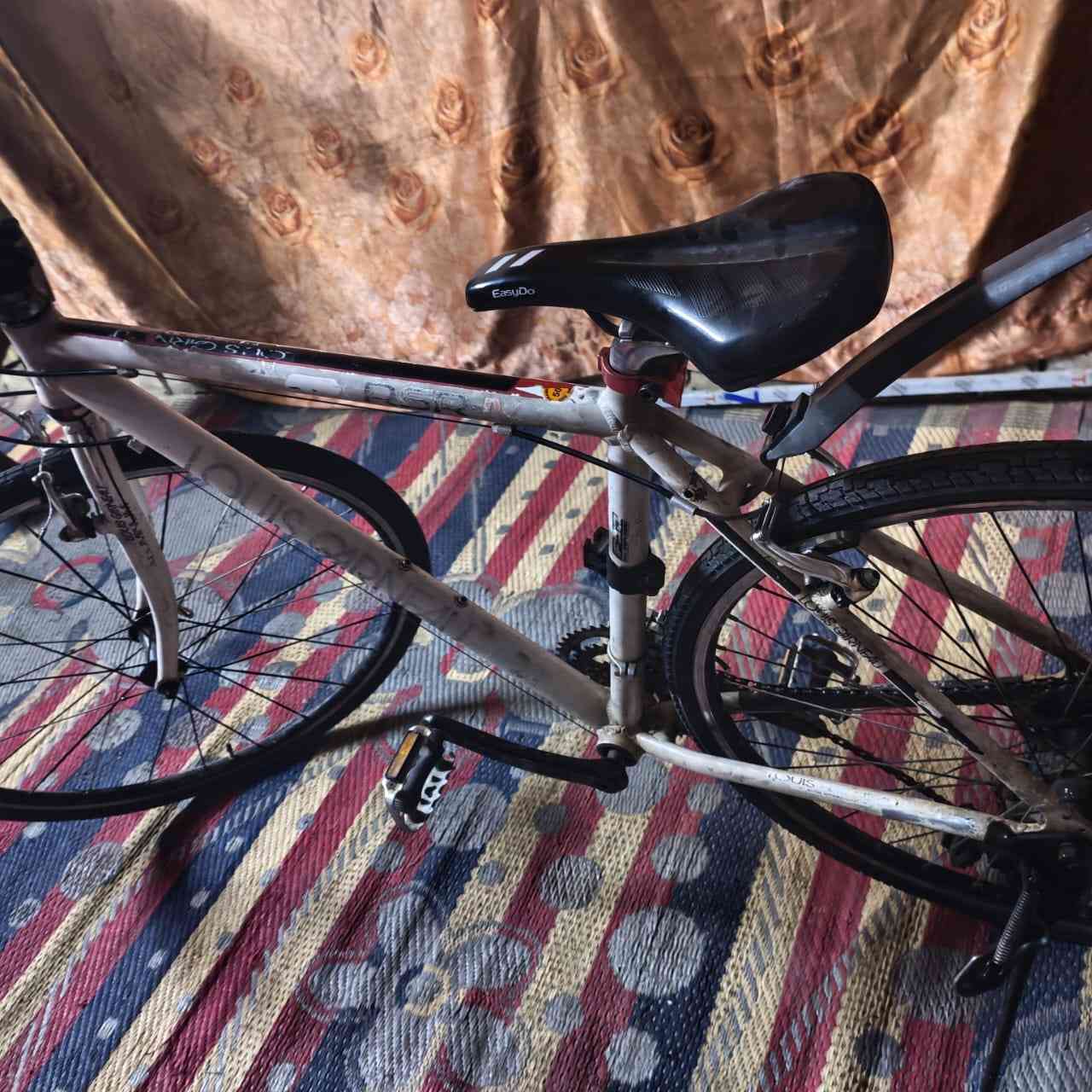 للبيع دراجة (بايسكل) Louis Garneau كندي أصلي 🚴‍♂️✨
لسلام عليكم.. للبيع بايسكل من الماركة الكندية المعروفة Louis Garneau (فئة RSR). البايسكل غني عن التعريف بـ خفته وسرعته على الطريق (سريع جداً وعملي للمشاوير والرياضة).نظيف  (جاهز للاستخدام مباشرة).الهيكل (الفريم): ألمنيوم خفيف ومتين.الملحقات: السستم والبريكات كلها بلادية  السعر: [  160 ألف ] دينار (بي مجال بسيط للشراي الطيب).
المكان: [ بغداد بجانب العبيدي حي نصر ]للتواصل والاستفسار يرجى المراسلة على الخاص أو الاتصال على الرقم: [ https://wa.me/9647700298680]


**إذا كنت صاحب هذا الإعلان وتريد حذفه لأي سبب، رجاءا أرسل رسالة إلى الدعم الفني**