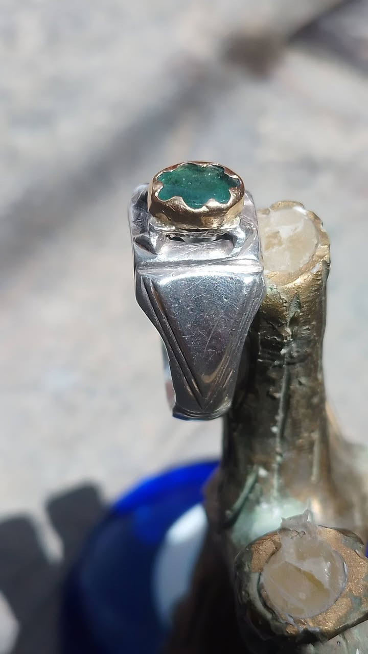 السلام عليــكم
 لبيع بـ ( 150  الــف)  بدون عمله رجاء  قياس ( 29 )
 محبس  زمرد كولوبــيا  Emerald colopia رياحني طبيعي 
  داير ذهب مسنن  عيار  21K  صياغه ثكيله قطعه جداً جميله
بدون إحراج توصيل ماكو  ( بدون حجز رجاء اخوي )
مكاني  بغداد مدينه الصدر


**إذا كنت صاحب هذا الإعلان وتريد حذفه لأي سبب، رجاءا أرسل رسالة إلى الدعم الفني**