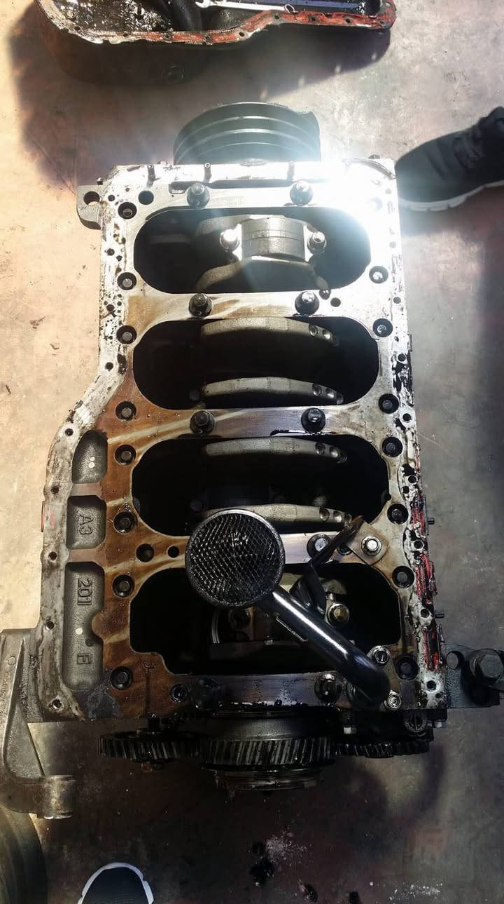 السلام عليكم
سلندر اسوزو 4HF1 …112
سلندر اسوزو 4HK1…115 
والفات كور اصلي اسوزو اصلي شركة ميتسوبيشي 
والفات كور اصلي شركة اسوزو 
والفات كور اصلي شركة تويوتا 
لايتات اسوزو كل الموديلات متوفر جميع الاشكال قديم والحديث 
العنوان جرف النداف كراج الرسول 
اتصال ***********
