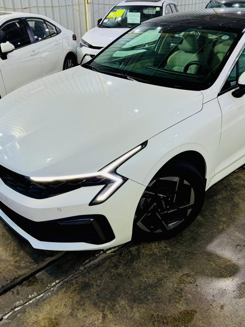 ☑️♥️. مجموعه الملك للتجاره السيارات .♥️☑️⸻

✅نقدم لكن افضل العروض المناسبه لزبائن الكرام 

 🚗 كيا K5        ✅موديل 2024       ✅محرك 2.5 
 
مواصفات خارجية
 • مصابيح أمامية LED مزدوجة (Dual LED)
 • إضاءة نهارية LED
 • كشافات ضباب LED
 • فتحة سقف بانوراما 
 • جنط 18″ ألومنيوم رياضي
 • مصدات و تصميم أمامي وخلفي رياضي
 • مرايا جانبية كهربائية + إشارات LED
 • حساسات أمامية + خلفية

⸻
مواصفات داخلية
 • شاشة ترفيه كبيرة تدعم:
 • Apple CarPlay
 • Android Auto
 • كاميرا خلفية مع خطوط مساعدة
 • شاشة عدادات رقمية / شبه رقمية
 • نظام صوتي عالي الجودة
 • دخول وتشغيل بدون مفتاح (Keyless + Start)
 • مكيف أوتوماتيك
 • تبريد/تدفئة  (حسب الفئة الأعلى)
 • عجلة قيادة متعددة الوظائف (تحكم بالميديا والعداد)
 • منافذ USB / TYPE-C + بلوتوث
 • مساند وسطية أمامية وخلفية
 • عازل صوت ممتاز داخل المقصور

📍العنوان :• بغداد – الكريعات – نهاية شارع المعارض

الاسفسار الاتصال ع الارقام التاليه 

☎️*********** 

☎️***********

☎️***********

