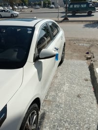 K3 مديل 2025 ماشيه 25 الف   سياره جديده بيها شخط بالبنيد فقط  سعر 152 ...