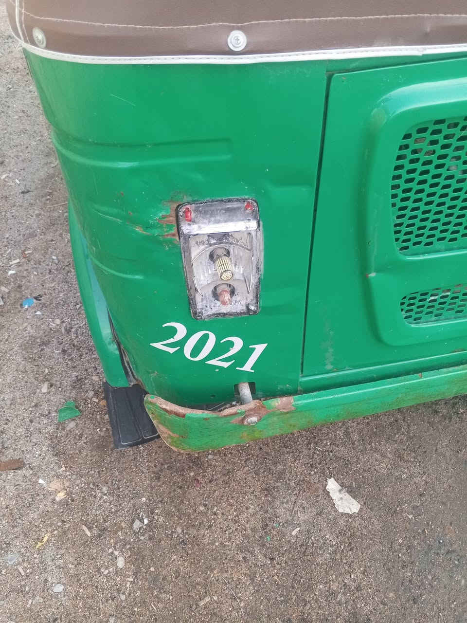 السلام عليكم تكتك مديل 21رقم وسنويه بيه ضربه قليلهه موضحه وره قليله  مكينه مجفته شركه عنوان بصره ***********مكلف بل نشر هذا رقم راعيهه
