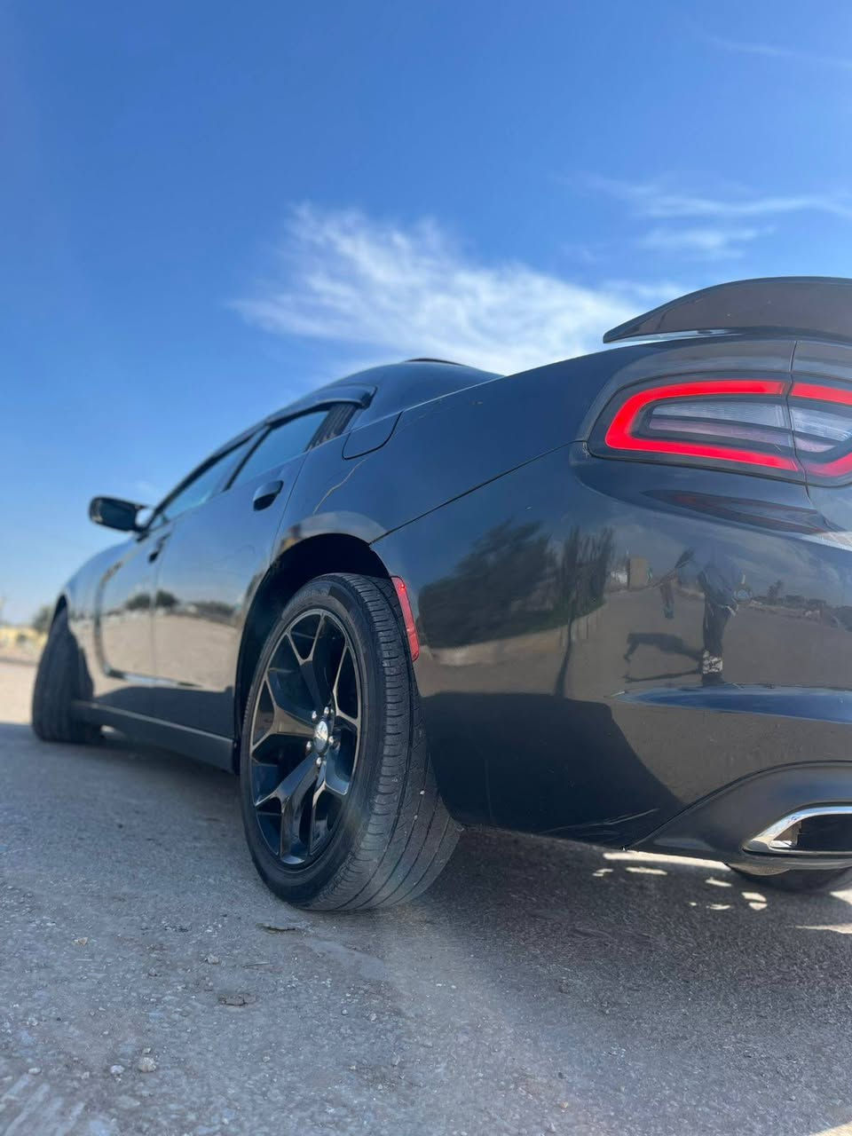 السلام عليكم جارجر للبيع رقم بغداد انكليزي موديل 2016  فول مواصفات واحد على واحد محرك 5700 حادث جاملغ خلفي وباب السدر وباب الخلفي تبديل  السعر 185 وبيها مجال ***********
