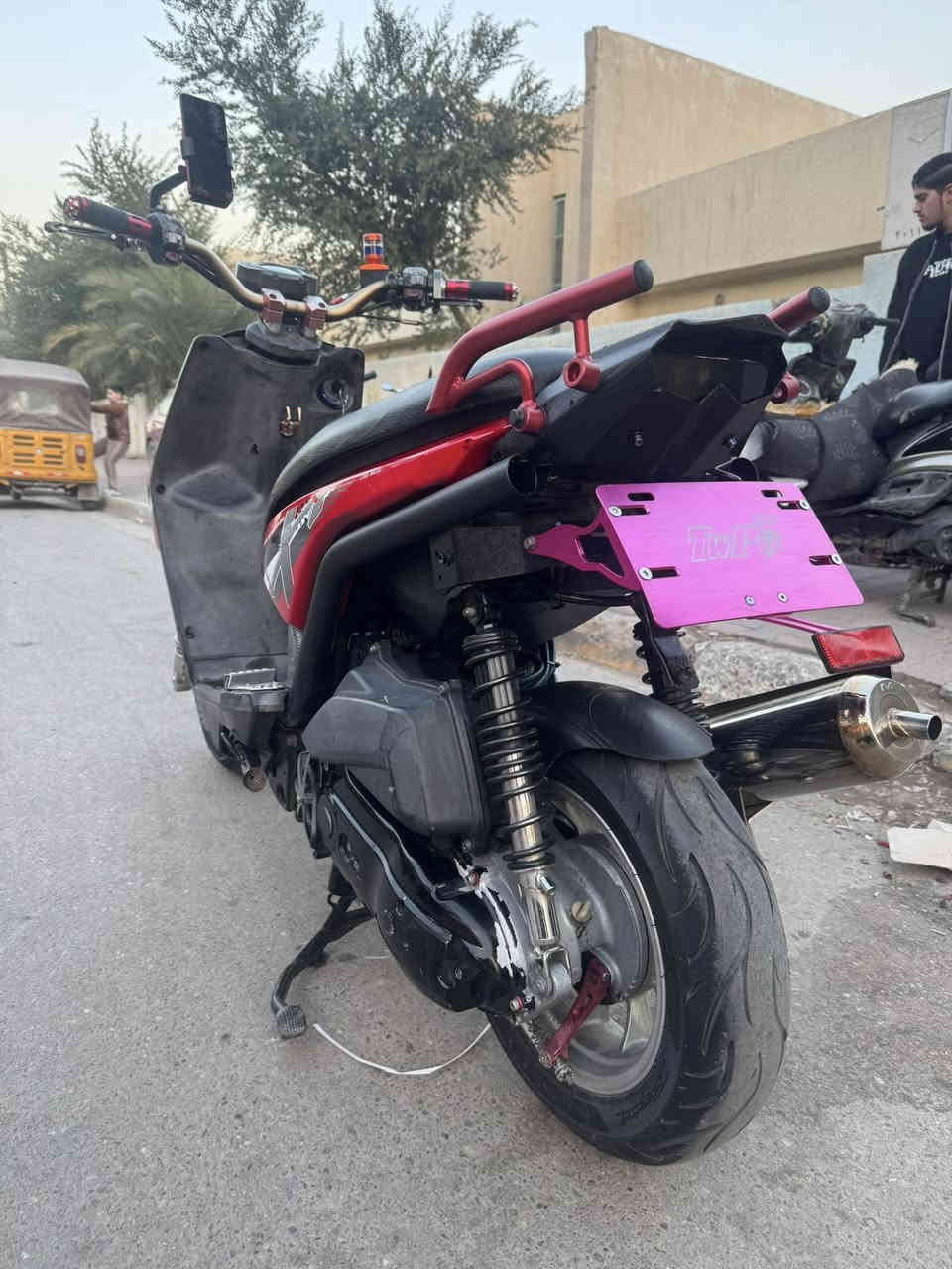 لام عليكم  سكني جبلي نضافه 100/100  اي نقص ما بيه كلشي شغال كفاله اوراق الرمبة موجوده صار شهر من منزله جيب وياك 10فيتريه وتعال الدراجه وكالة الدراجة مزوده خارج فقط مكينة برغي ما مفتوحه الكفرات ختم واحد ويه المكينه ولتزويد اموضح بل صور المكان بغداد الغزالية شارع الضغط للستفسار على الرقم ***********
