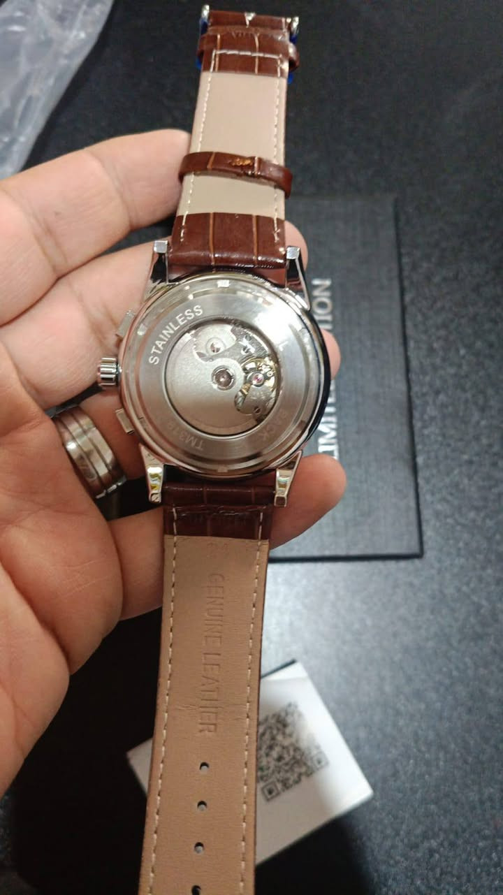 السلام عليكم يا غوالي ⌚✨
ساعة رجالية أنيقة من ماركة FORSINING
تصميم كلاسيكي فخم يناسب الذوق الراقي 👌
🔹 عرض اليوم والتاريخ
🔹 مؤشر أيام الأسبوع
🔹 تصميم قمر (Moon Phase) مميز
🔹 سوار جلد بني فاخر
🔹 إطار بلون ذهبي أنيق
🔹 مناسبة للمناسبات الرسمية والاستخدام اليومي
إذا تحب الفخامة والستايل الراقي… هاي الساعة اختيارك الصح 🔥
❤️مزاد على اعلى سعر❤️


**إذا كنت صاحب هذا الإعلان وتريد حذفه لأي سبب، رجاءا أرسل رسالة إلى الدعم الفني**