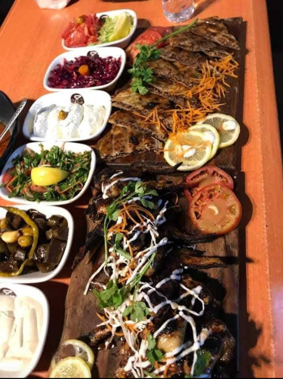 السلام وعليكم اخوان شيف مسحب دجاج واجنحة وعرايس وشيش طاووق تسحيب وتخمير وأيضا شيف مقبلات العمل السابق ولمدة 13 سنة مطعم صباح العربي متفرغ حاليا للاتصال وواتساب *********** ملاحظة من بغداد الزعفرانية
