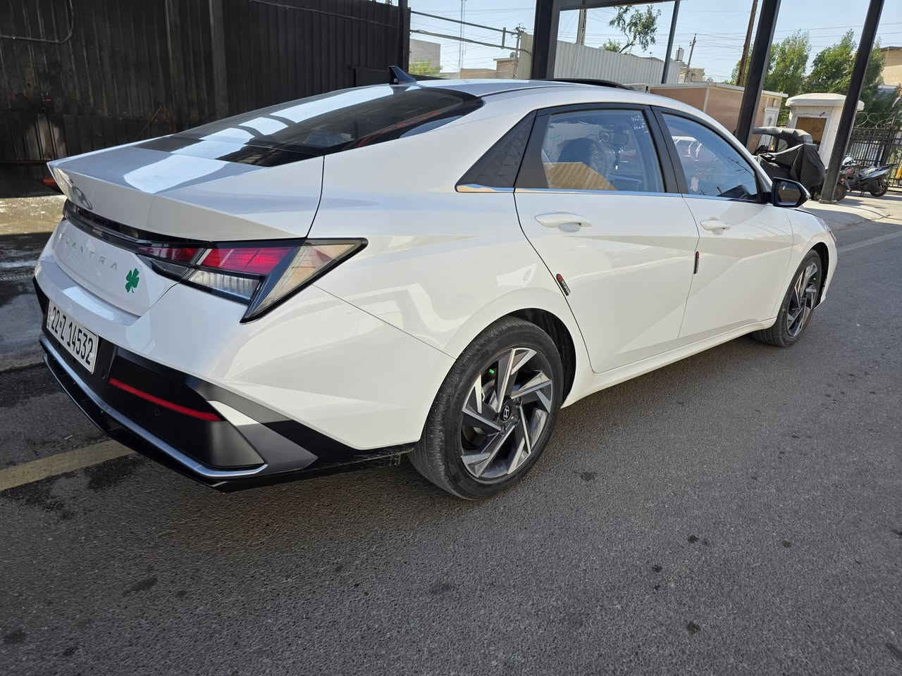 النترا. 2025  ماشيه 21 الف السعر. 148  رقم اربيل. 
       السعر  148
النترا.    2025     رقم أربيل      تحويل مباشر
    
المواصفات فوووول      .      محرك 1500 دبل نوزل دوش 
شاشه ديجتال 
بصمه                            جام عل ريمونت اوتو 
كشنات جلد 
هند بريك بصمه         تحويل.  اووكاله
اوتو هولد                  
فتحه سقف                   
محرك 1500دبل نوزل                            
حساس لايت 
حساس خلفي بلادي 
حساس أمامي بلادي 
تبريد قطعتين
كاميرا خلفيه بلادي 
جي بي اس
نضام تشغيل الكاميرات 
شاشه  كبيره اصلي ابل كار بلي 
نضام ترحيب مري شفط
نضام مود درايف إيكو وسبورت و عادي
تحكم ستيرن فول 
ويل كب كروم حجم 17
لد امامي نهاري
 شباك نيكل
مانع انزلاق
مانع انحدار 
لايت عدسات زنون 
ايرباكات
جهاز موازنه ABS

للاستفسار الاتصال 

***********
مكان السياره بغداد المواصلات  البياع
