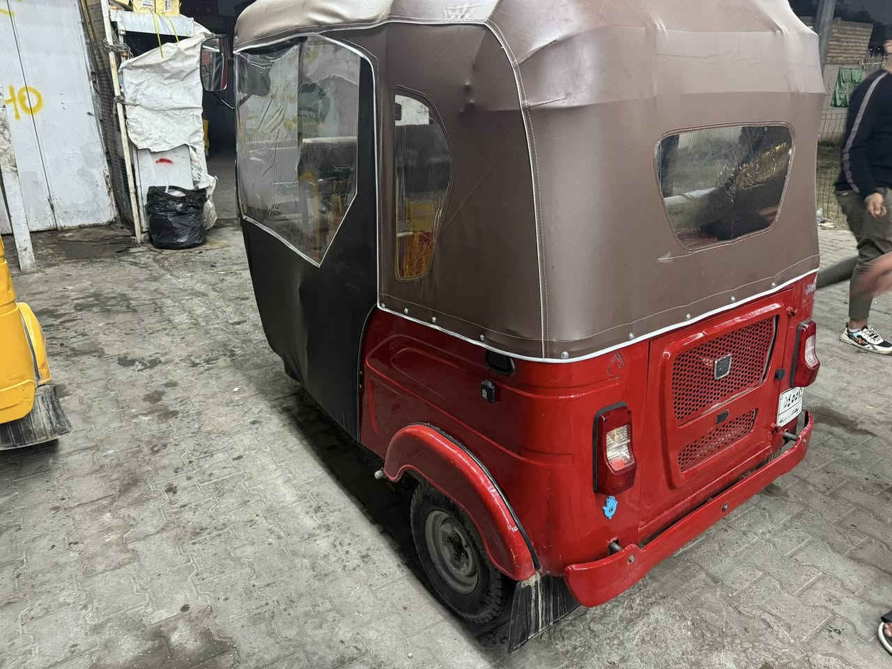 سلام عليكم شباب تكتك موديل 22رقم وسنويه السعر 8400 وبيه مجال قليل مكاني بغداد حي الكوفي كمل المقطع واني خادام رقم الهاتف ***********
