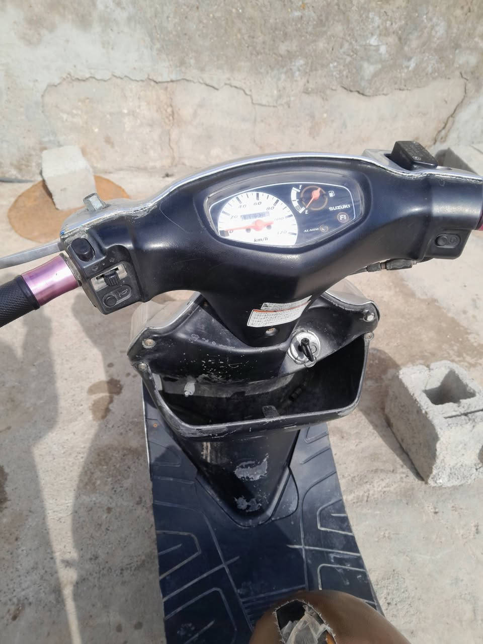 سلام عليكم دراجه ادرز ياباني نوزل خير من الله سعر ٣٠٠ ديالى شهربان فيس ماكو وتساب مو جود اتصل ***********
