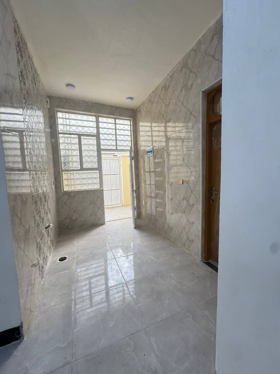 يا رزاق
دار 100 متر مربع غرفتين 
صاله ستقبال مطبخ 
صحيات داخليه خارجيه 
طابو زراعي سند 25 مشمول بتطويب 
بناء طابوك اساس وسكف صب 
ارضيه بورسلين 
مقابل ملحق قريه الغدير عامود 321 
عنوان المكتب مقابل ملحق قريه الغدير عامود 317 
استفسار اكثر اتصل على الرقم التالي او مراسله واتساب 
***********
