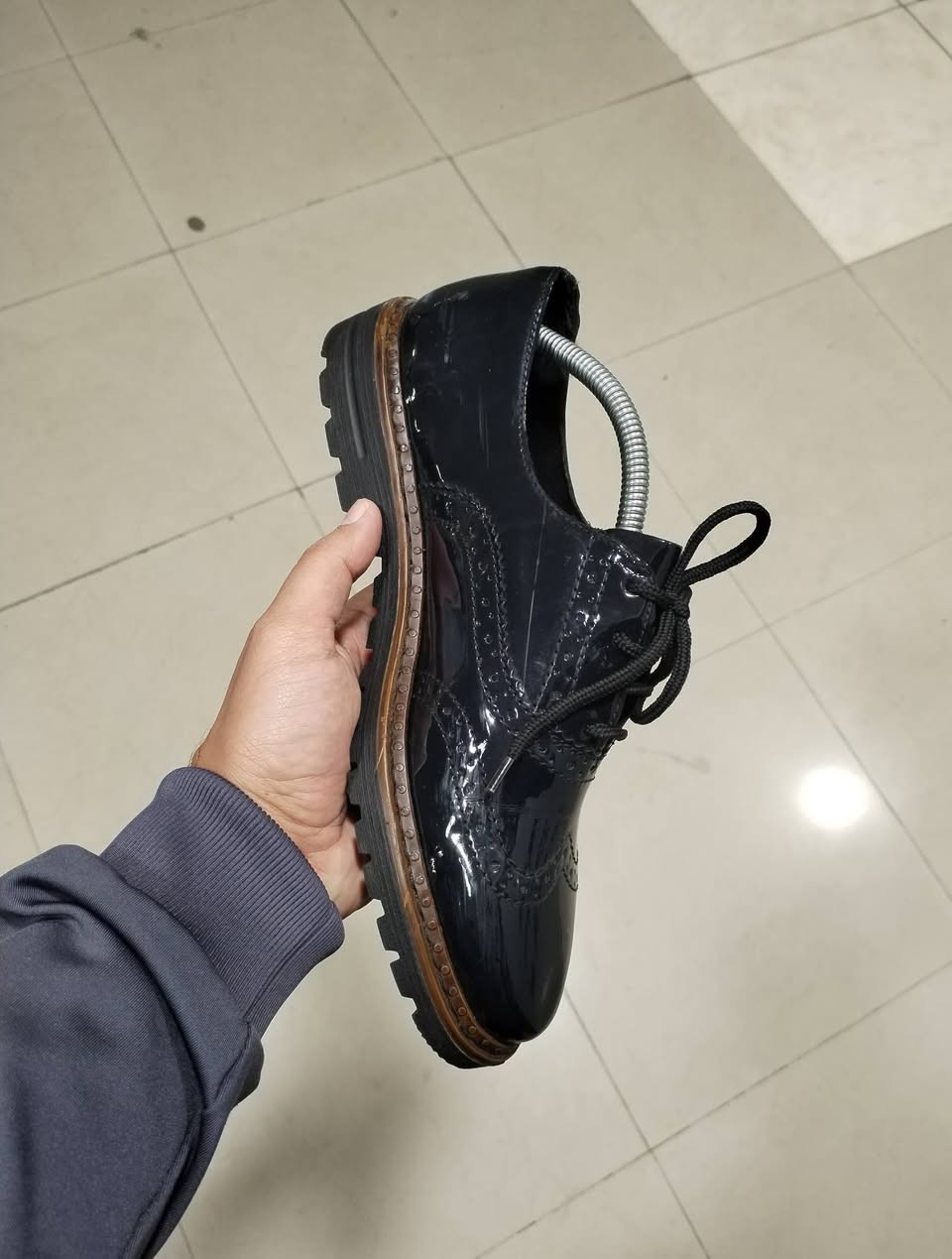 حذاء بروغ من رايكر 
اصلي وكالة اورجنال 
بالة اوربي نظافة 💯 
قياس 41 طول القدم 26 سنتيم 
أرضية طبية مريحة للقدم 
قطعة راقية كجول ورسمي 
الحجز على خاص 
أو مراسلة واتساب ***********
توصيل لكل محافظات العراق
