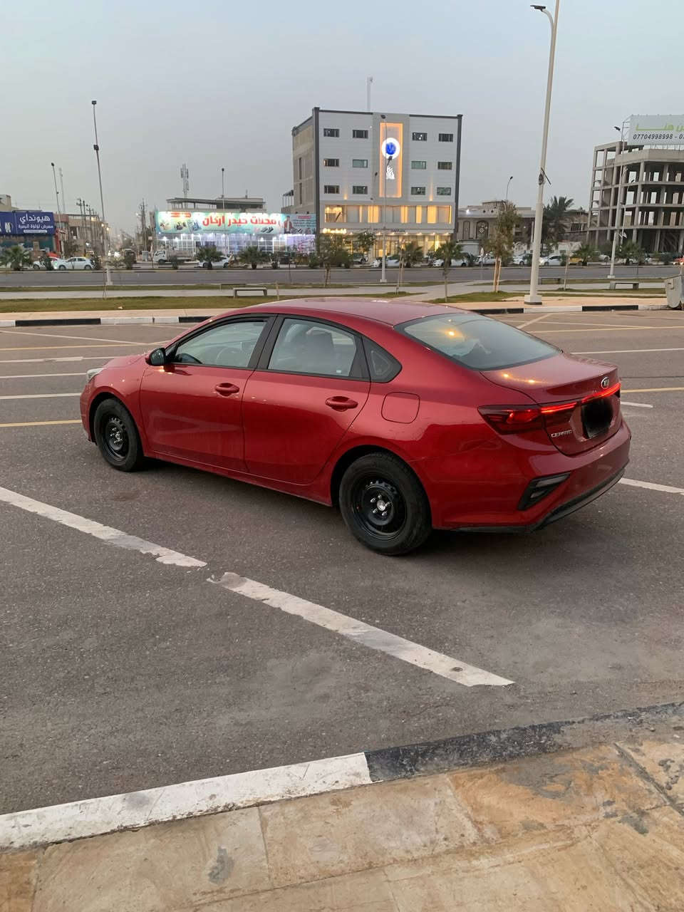 السلام عليكم سيراتو خليجي مديل ٢٠٢٠ كفاله عامه ماعده طختين  بسيطات مكينه وكير وحداديه وتبريد مكفولات مكينه وكير بلاديات على وضع شركه سياره جاهزه من كل نواحي ما ناقصه برغي تخم تاير جديد حداديه جديده رقم ربيل سنويه منتهيه قبل ٣ شهر نتهت بسم شركه تحويل لو وكاله حاضر سياره نص فول مكينه1600 دكشن عالي لون مميز احمر شذري مكاني بصره سعر ١٣٥ رقم ***********
