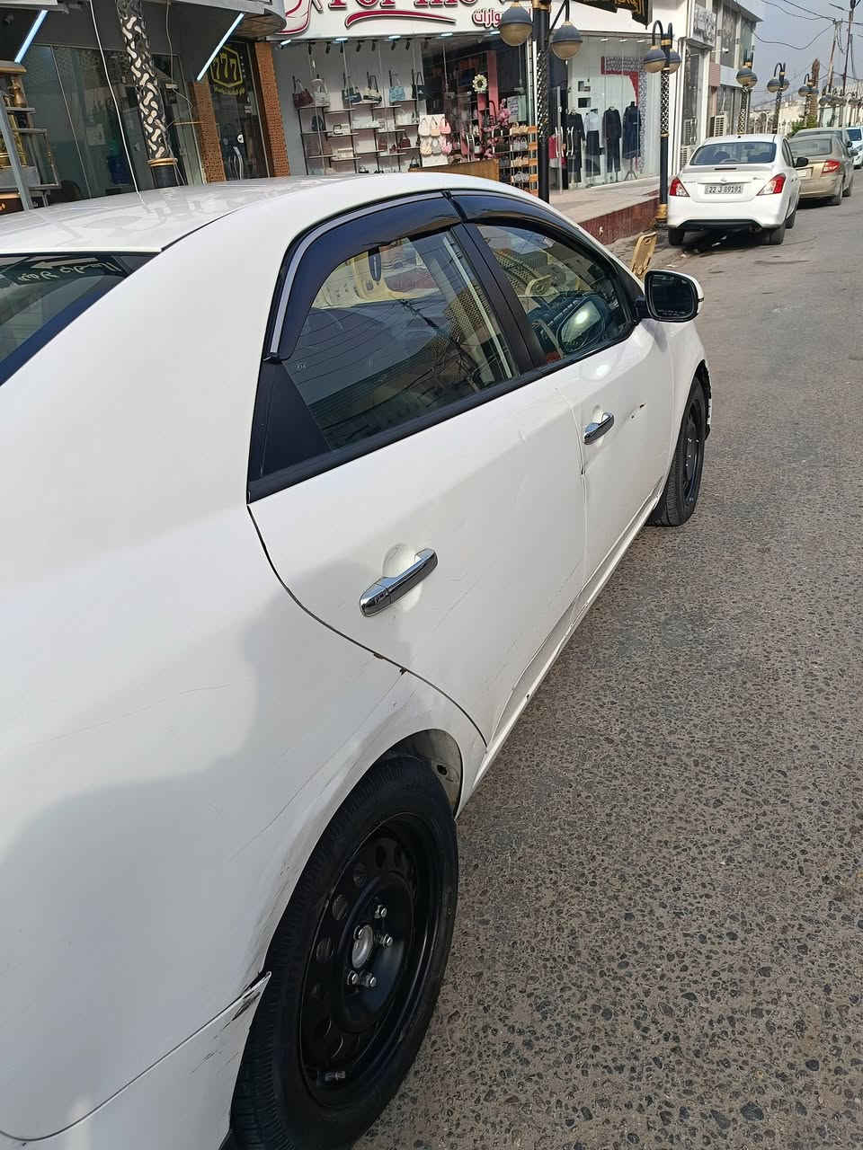 السلام عليكم سيراتو 11 رقم بغداد مكاني النجف....بيها أربع بيبان شخوط تجي وتشوف بعينك حسب قناعتك ..السعر 95..رقمي ***********
