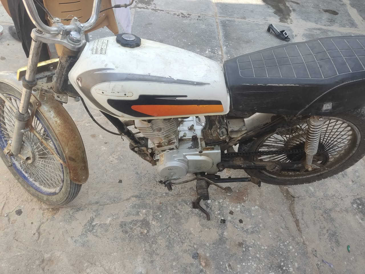 سلام عليكم دراجه اربعه كير مديل ٢٣جانت متروكه شقاله ابيع جوم حديد كلك كلك ب١٧٥ وبيه مجال قليل ***********
