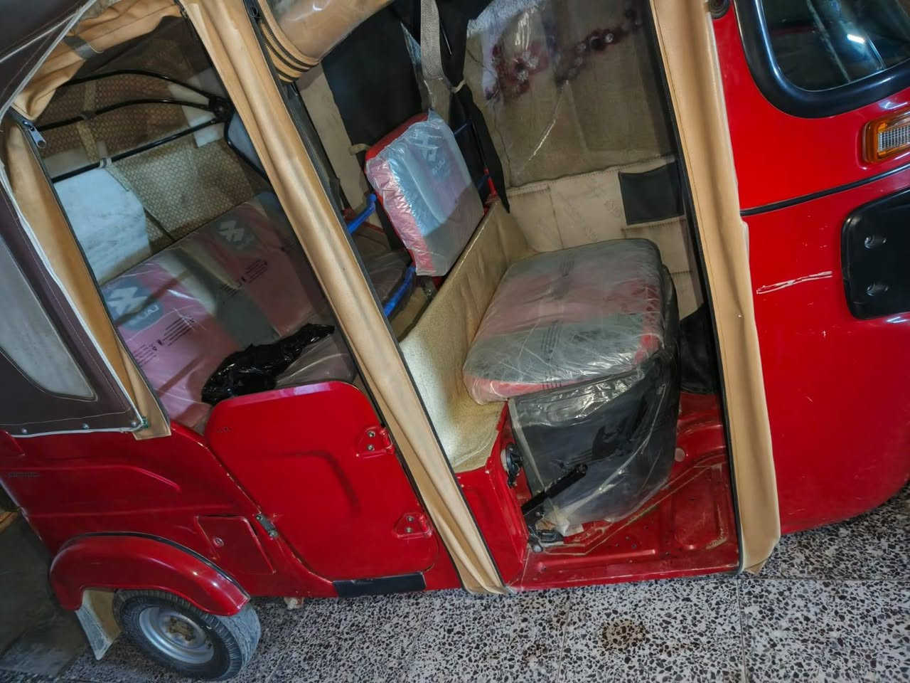 السلام عليكم
2022 شهر 7 مرقم بغداد لوحه عربي للبيع 
بيها يم الجاملغ الأيمن صبغ فقط ولباقي مكفول مكينه مفكوله وتكتك جاهزه متصرف عليها ربع 
عارضها ب 9 ملايين وبيها مجال . عنواني مدينه الصدر 
للأستفسار *********** غير متواجد ع الخاص فقط اتصال
