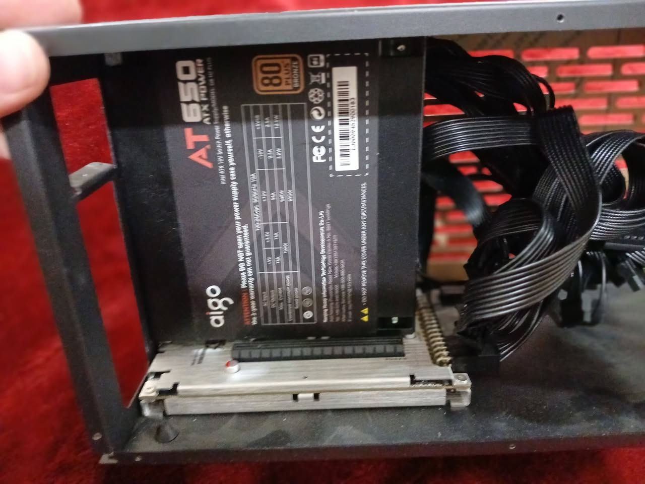 السلام عليكم
قطعه egpu خارجي مع بور سبلاين ٦٥٠ واط وبوكس 
السعر ٢٠٠ الف 
مكاني بغداد رقم الهاتف *********** يكون الرد اسرع
