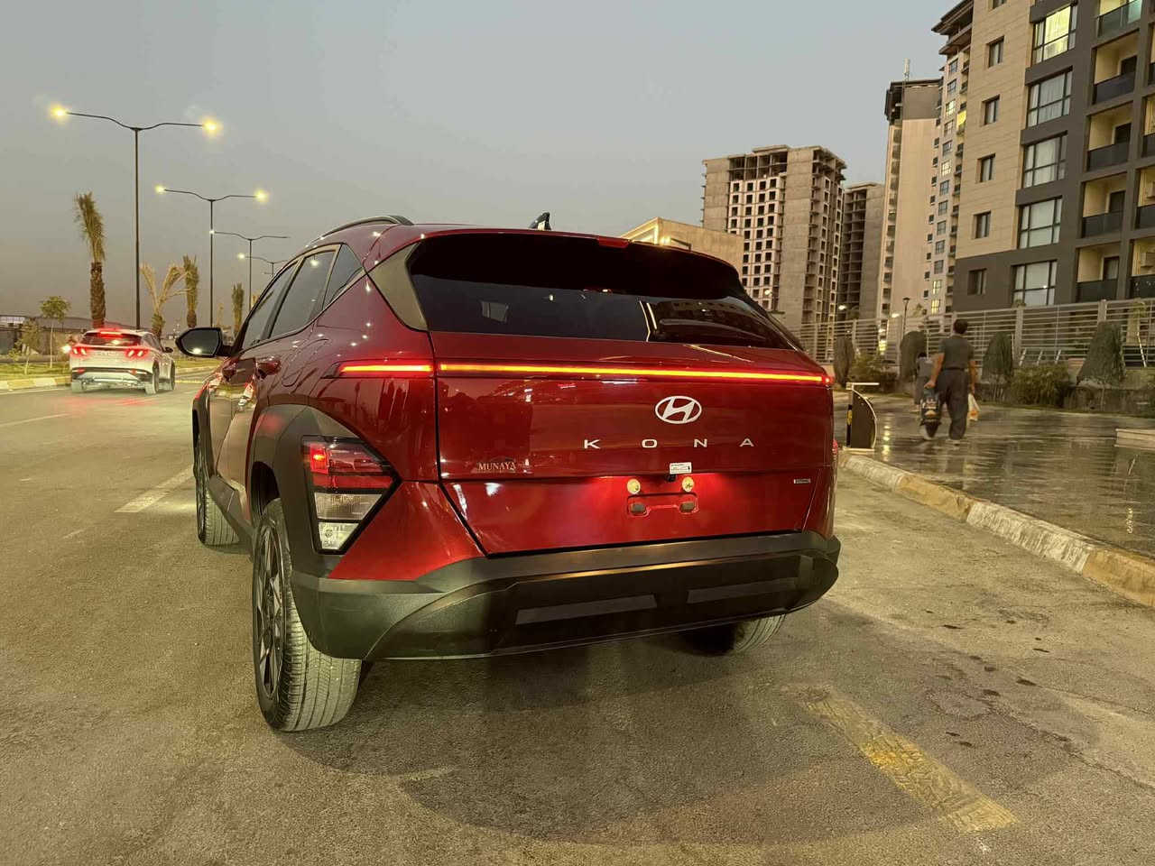 للبيع هيونداي كونا  2025 
وارد امريكي لون ماروني
بدون صبغ بارد فقط وتكحيل
المحرك (2000) DHOC المرغوب 
كير اوتماتيك طرح  شفتات بالستيرن 
تبريد بيانو ثلج امامي وخلفي + تدفئة
شاشة متصلة Apple carplay + Android  مع كامرة دواره
بصمة تشغيل وابواب وصندوك (تشغيل عن بعد)
كشن السائق كهرباء 
كشنات هيتر
رادار امامي وخلفي وجانبي 
نقطه عمياء 
دشبول ديجيتال
‏Mode Drive (sport/snaw/comfort)
هاندبريك كهرباء + Auto Hold
تراكشن + نزول منحدرات 
لايت امامي زينون وبك لايت خلفي LED 
ويل كب كروم 
ماشيه 7000 mil

الحادث / شفه البنيد بدون الصبغ حته الدعاميات ،الراديتر البلادي بمي الشركة وتبربد البلادي 
بدون رقم ( منفيس باسمي 
فول عدا الفتحه السعر 16200 و بيها مجال 
رقم صاحب السياره يوجد واتس اب ***********
