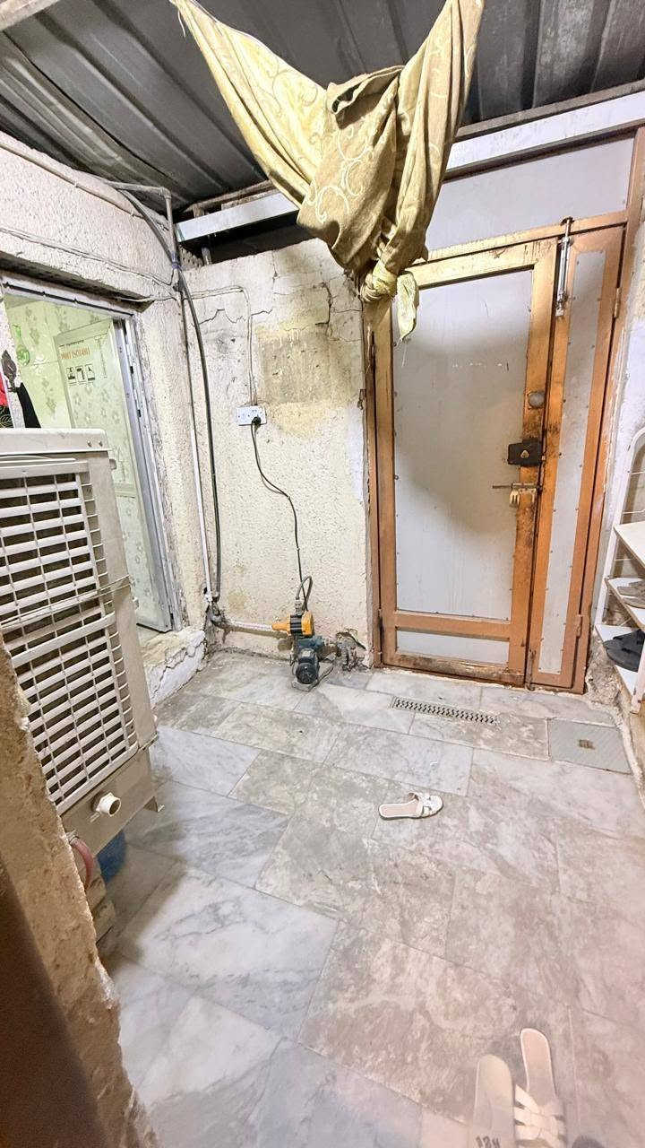 نصف قطعة  طابقين للبيع في قطاع ٢٤ قريبه عالفلاح  بسعر مناسب  لان مست***********عجل عالبيع
