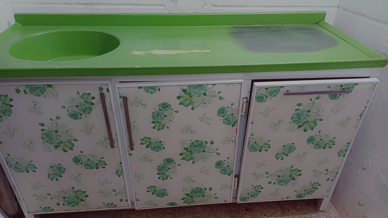 كاونتر للبيع  بغداد حي السفير سعر ٢٥٠   رقم الهاتف ***********
