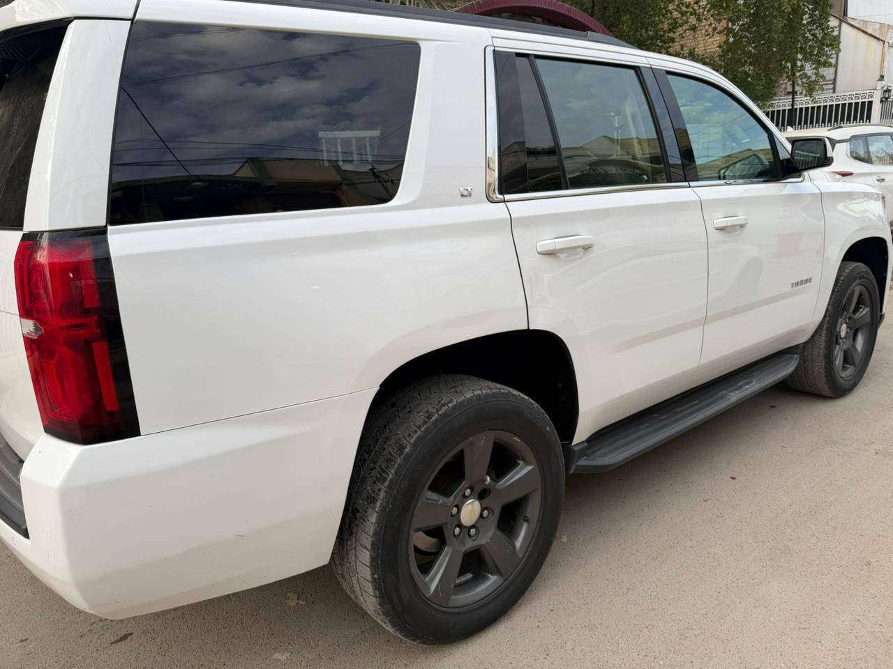 سلام عليكم تاهو موديل 15 كير ومكينه مكفولات كتاب ضباط دخول جديد مواصفات LT نص مواصفات حادث جاملغ خلفي فقط وبيهه كلير من امريكا مكانات بدون حادث وبدون ارباك مكان السياره بغداد رقم الهاتف ***********
