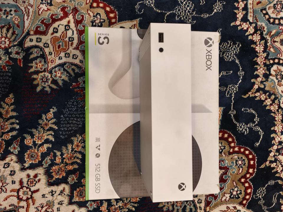 للبيع Xbox Series S الأبيض
جهاز نظيف جداً واستخدامه قليل جداََ يشتغل بكفاءة عالية وما بيه أي أعطال

مواصفاته:

🟢 السعة: 512GB SSD
🟢 الدقة: 1440p ويدعم 4K Upscaling
🟢 معدل الإطارات: يوصل 120FPS
🟢 المعالج: AMD Zen 2
🟢 كرت الشاشة: RDNA 2
🟢 اللون: أبيض
🟢 يدعم Game Pass
🟢يدعم الGTA6

وياه بطارية جوستك اضافية و الكارتونة موجودة ايضا

السعر: 460 الف وقابل للتفاوض
المكان: بغداد البنوك
للتواصل واتساب ***********
