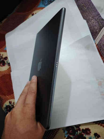 ( مكلف ) 
السلام عليكم آيباد أبل 9 للبيع جهاز مكفول وتر نضيف كلش استخدام قليل مامتعوب مكاني كوفه البو حداري رقم صاحب الجهاز  *********** او تراسله خاص كروري آل علي
