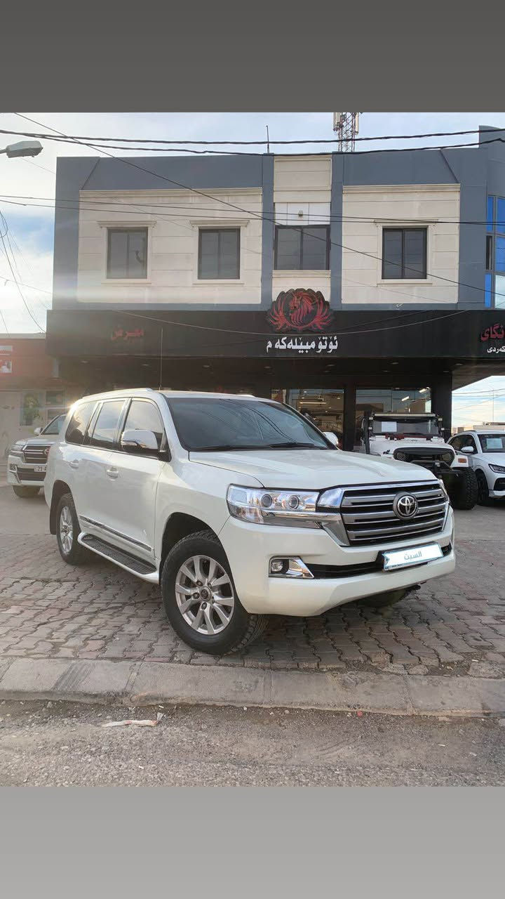 لاندکروز Gx 2010 
مواسفات قەتەری 
 چوار پارچەی گۆڕاوە
دەرگایەکی پەمپە 
جەمپێکی خەفیفی پێشی هەیە 
قنجێک لە بەتانەی ، بێ ئێڕباگ 
مەکینە V6 قەپاغ کرایتەوە 
ڕەقەم هەولێر سەنەوی نوێ 
ڕۆیشتن ١٧٢ هەزار کم  
نرخ ٢٧٨  وەرەقە
*********** واتس ئەپ📞 أربيل, العراق
