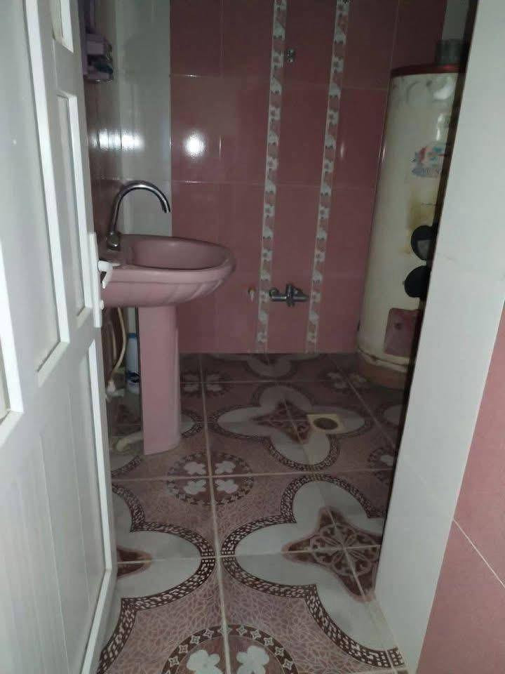 الايجار شقه طابق ثاني
حي الجامعه مقابل حي المصارف
المساحه 90 متر السعر الايجار 225 
غرفتين ومشتملات مطبخ 
***********
***********
